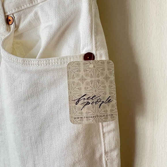 NWT Blank NYC White The Hoyt High-Rise Mini Flare Denim Jeans | Size 29 - Picture 5 of 9